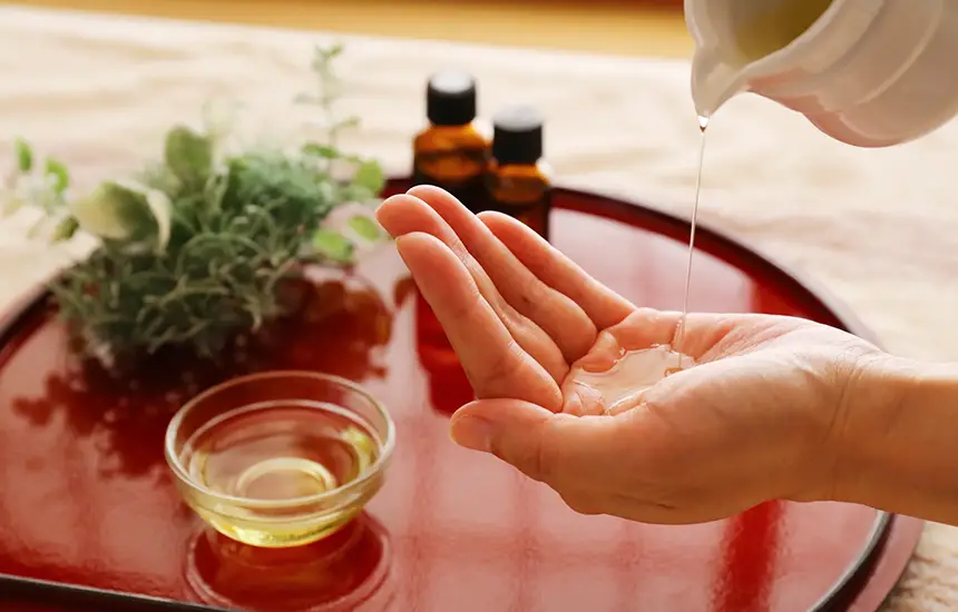 A person quietly meditating in a space filled with the aroma of Japanese
scents like hinoki and yuzu.