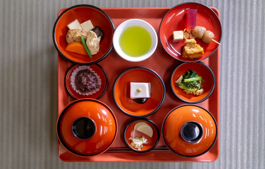 A beautifully arranged shojin ryori meal