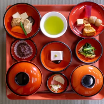 A beautifully arranged shojin ryori meal